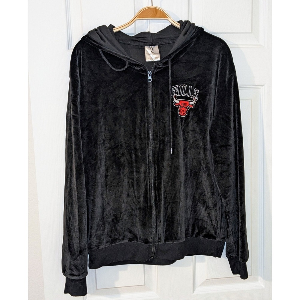 NBA Chicago Bulls Hooded Full Zip Womens Small Black With Logo Soft Velour NWT